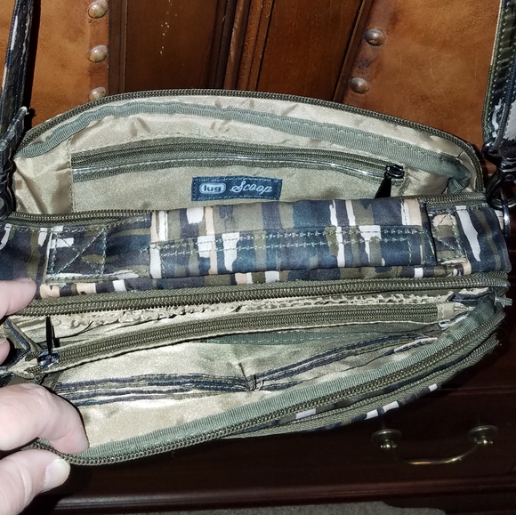 Lug Scoop camo crossbody bag purse - Picture 7 of 7